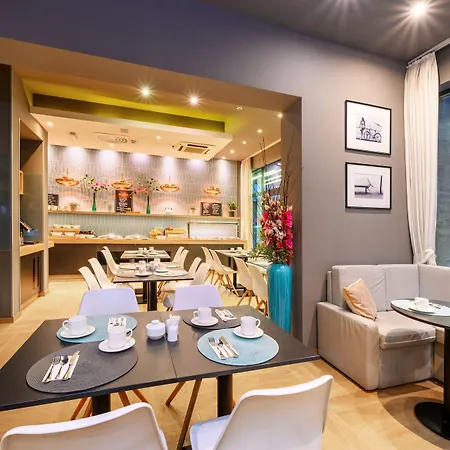 Roombach Center Hotel