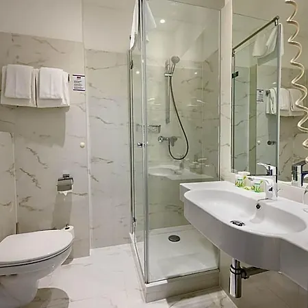 Hotel Roombach Center