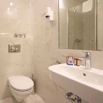 Roombach Center Budapest