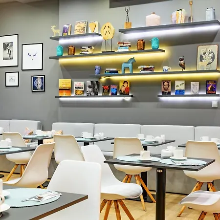 Roombach Center מלון 3*