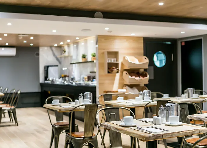 Hotel Roombach Center 3*