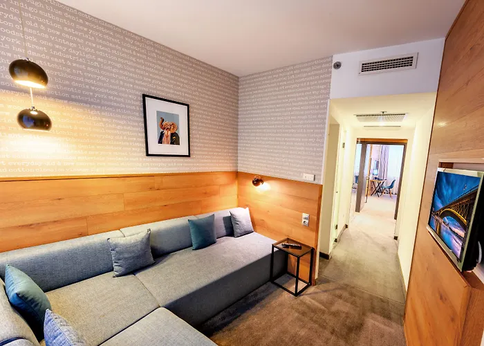 Hotel Roombach Center 3*