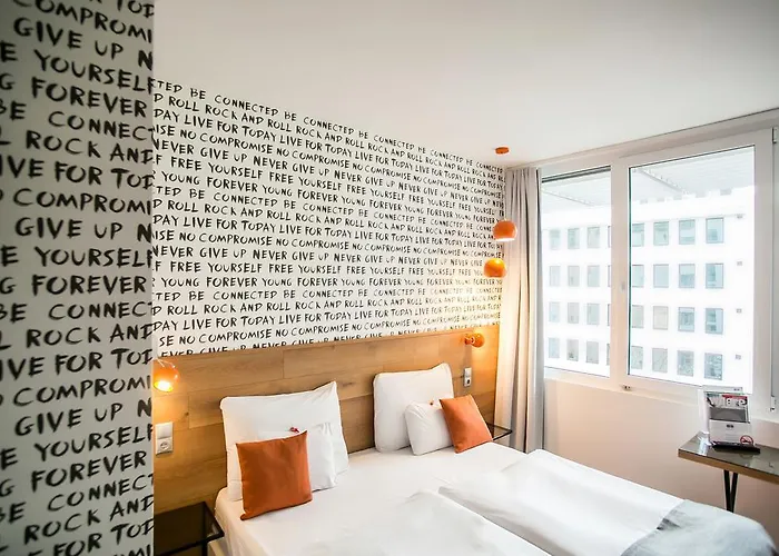 Hotel Roombach Center 3*