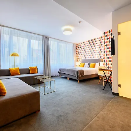 מלון Roombach Center 3*