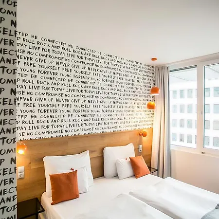 Отель Roombach Center 3*