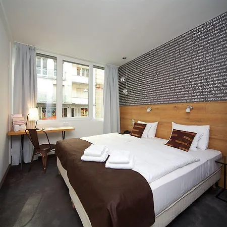 Roombach Center מלון 3*